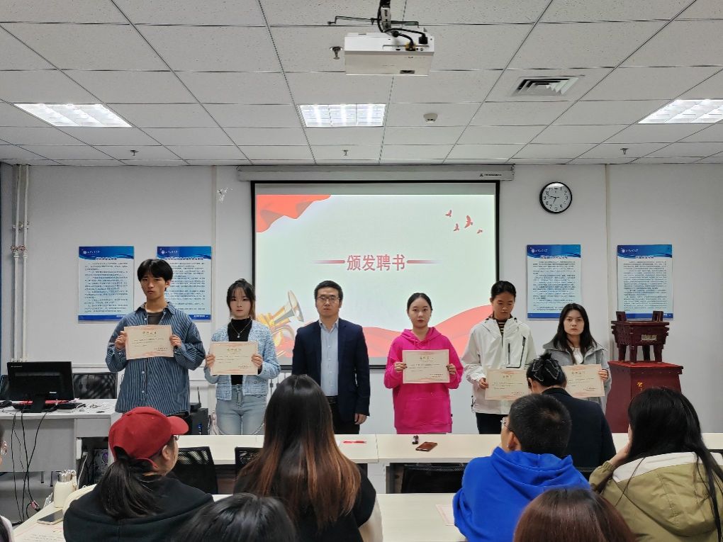说明: D:\钉钉存储\2024.10.29威尼斯144777cm学风联络员聘书颁发大会照片\微信图片_20241029221630.jpg